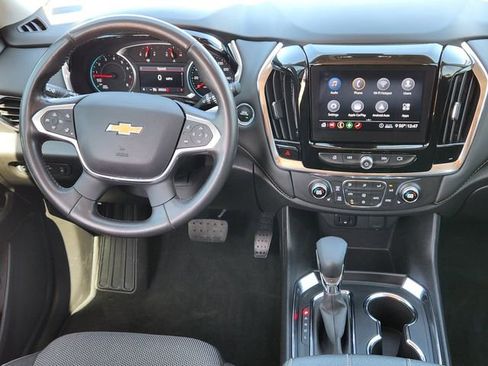 Used 2021 Chevrolet Traverse LT image 27
