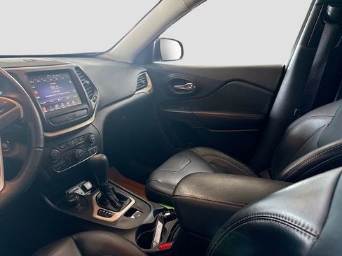 Used 2016 Jeep Cherokee Limited image 25