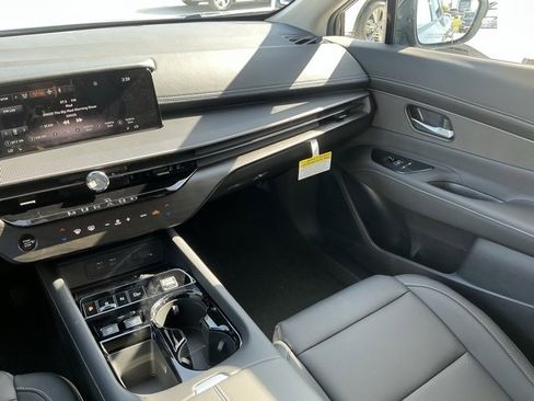 Certified 2025 Nissan Murano SV w/ Cargo Package image 14