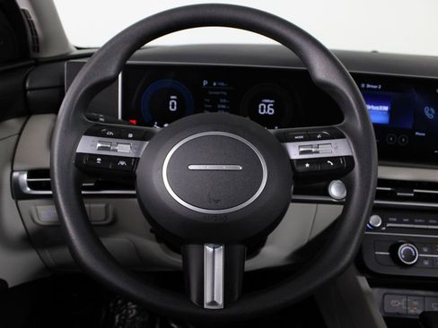 Certified 2025 Hyundai Tucson SE FWD image 10