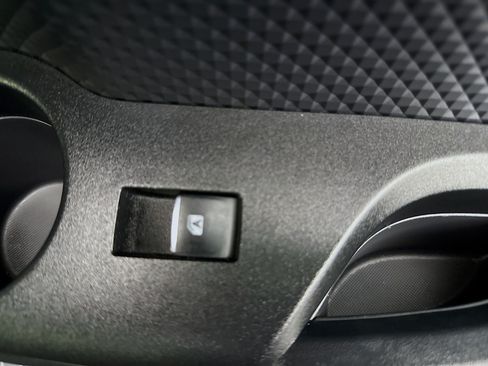 Used 2018 Toyota C-HR XLE FWD image 30