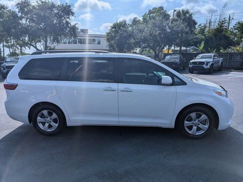 Used 2017 Toyota Sienna LE FWD image 5