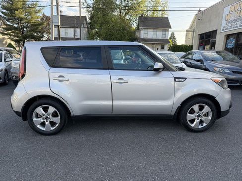 Used 2017 Kia Soul w/ Convenience Package FWD image 6