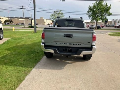 Used 2022 Toyota Tacoma TRD Off-Road w/ Black Out Package (TMS) AWD/4WD image 6