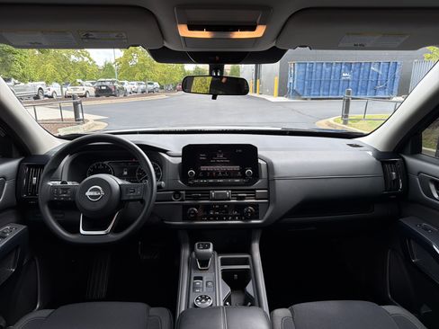 Used 2025 Nissan Pathfinder S AWD/4WD image 46