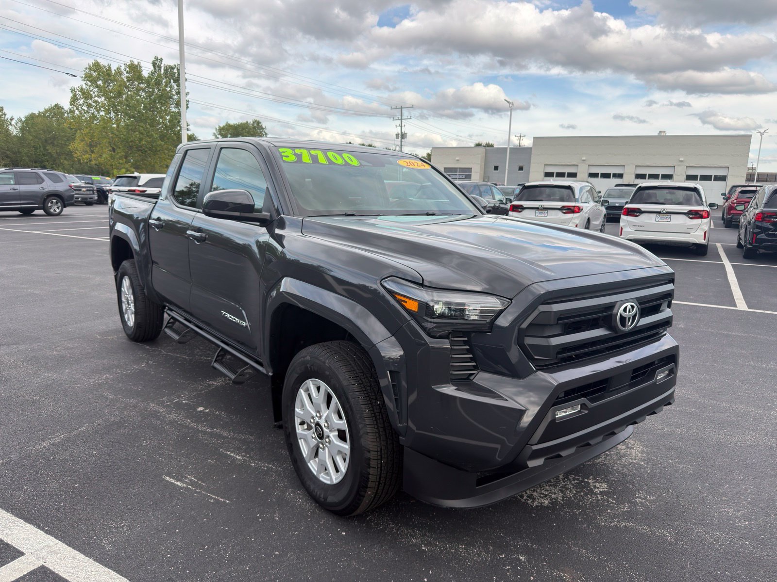 Used 2024 Toyota Tacoma SR5 AWD/4WD image 8