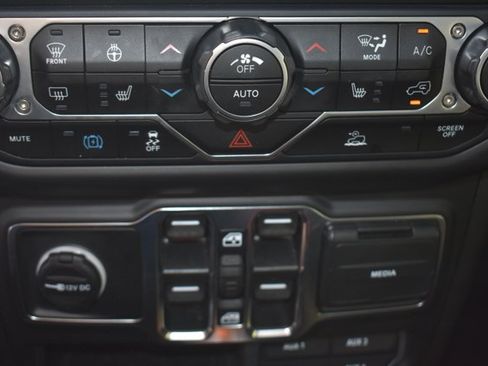 Used 2023 Jeep Wrangler Unlimited Sahara w/ Cold Weather Group AWD/4WD image 25