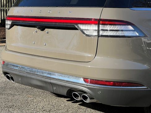 New 2026 Lincoln Aviator AWD image 5
