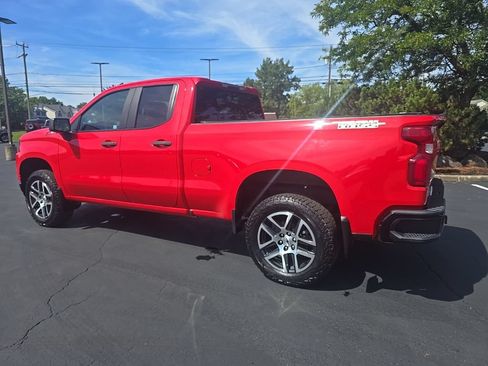 Used 2019 Chevrolet Silverado 1500 Custom Trail Boss w/ Custom Convenience Package AWD/4WD image 4