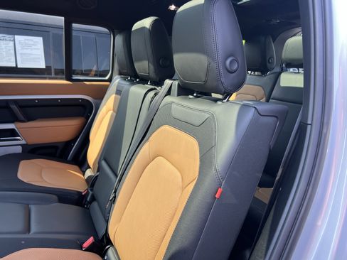 Certified 2023 Land Rover Defender 130 X-Dynamic SE AWD/4WD image 33
