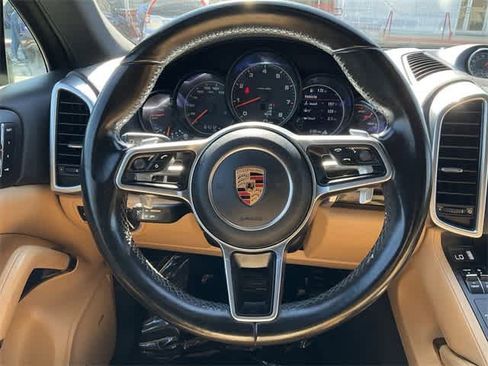 Used 2018 Porsche Cayenne Platinum Edition image 19
