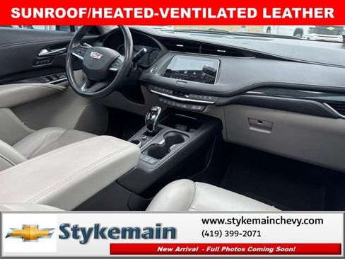Used 2023 Cadillac XT4 Premium Luxury w/ Enhanced Visibility Package FWD image 9