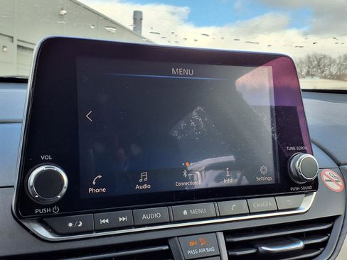 Used 2024 Nissan Altima 2.5 SV image 10