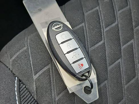 Used 2022 Nissan Kicks SV image 32