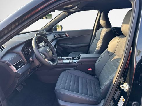 New 2026 Mitsubishi Outlander LE AWD/4WD image 12