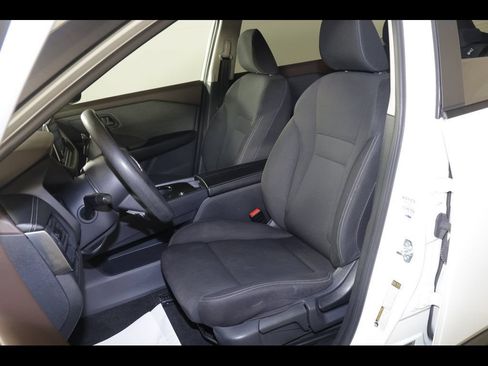 Used 2023 Nissan Rogue S FWD image 29