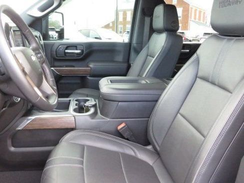 Used 2022 Chevrolet Silverado 3500 High Country image 4