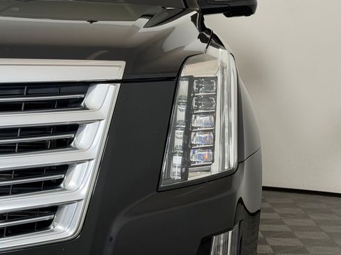 Used 2017 Cadillac Escalade Platinum AWD/4WD image 11