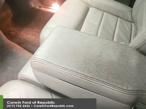 Used 2002 Lincoln Town Car Signature image 13