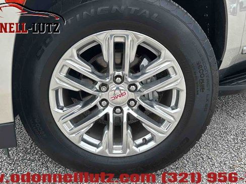 Used 2021 GMC Yukon XL SLT w/ SLT Premium Package AWD/4WD image 2
