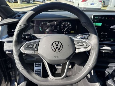 New 2026 Volkswagen Tiguan SE R-Line FWD image 17