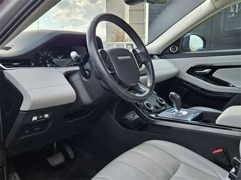 Used 2020 Land Rover Range Rover Evoque SE image 2