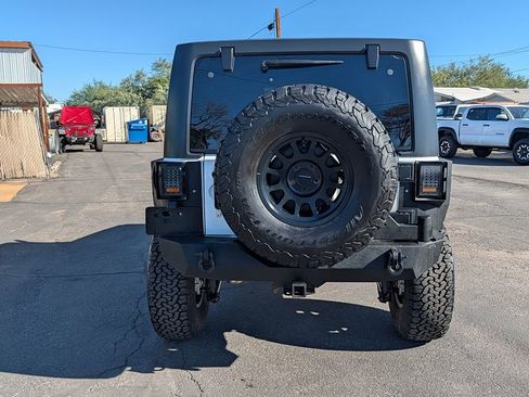 Used 2015 Jeep Wrangler Unlimited Rubicon image 8