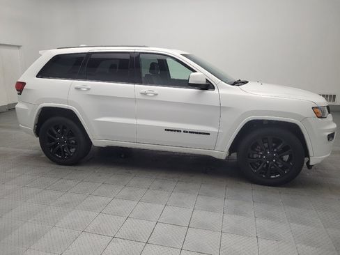 Used 2019 Jeep Grand Cherokee Altitude image 11