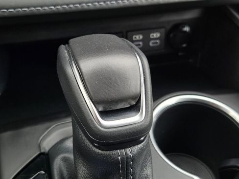 Used 2025 Toyota Highlander LE FWD image 21