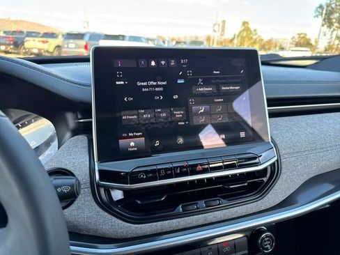 Used 2024 Jeep Compass Latitude image 11