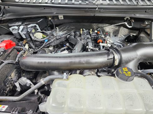 Used 2024 Ford Expedition XLT RWD image 17