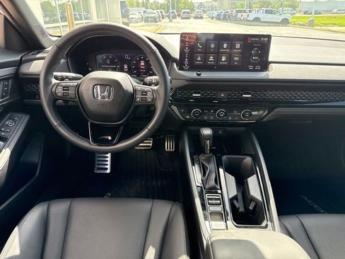 Used 2025 Honda Accord Sport image 7