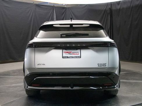 Used 2023 Nissan Ariya AWD image 11