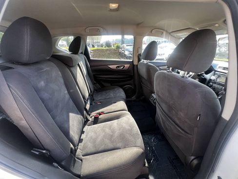Used 2016 Nissan Rogue S w/ Appearance Package FWD image 11