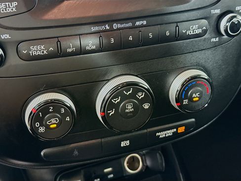 Used 2016 Kia Soul image 16