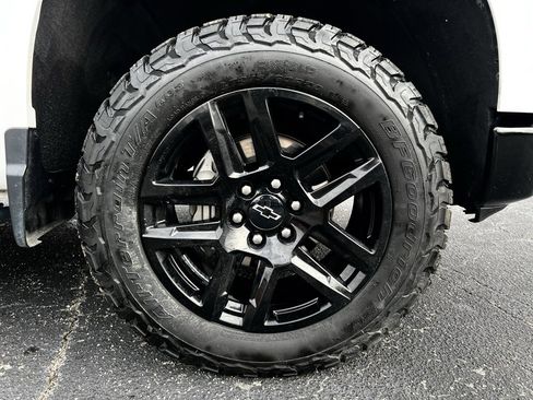 Used 2023 Chevrolet Silverado 1500 LT Trail Boss image 12