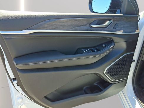 New 2026 Jeep Grand Cherokee L Limited AWD/4WD image 7