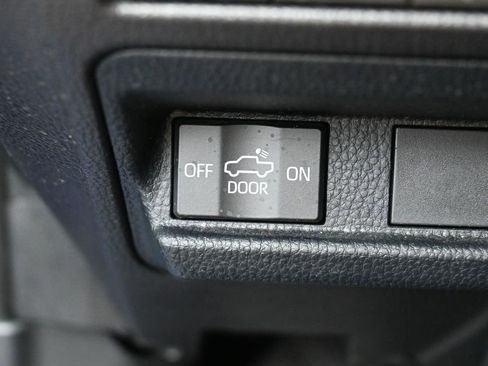 Used 2024 Toyota Tacoma TRD Sport image 16