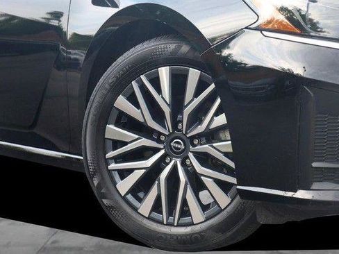 Certified 2025 Nissan Altima 2.5 SV FWD image 3