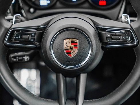 Certified 2025 Porsche Macan AWD/4WD image 17