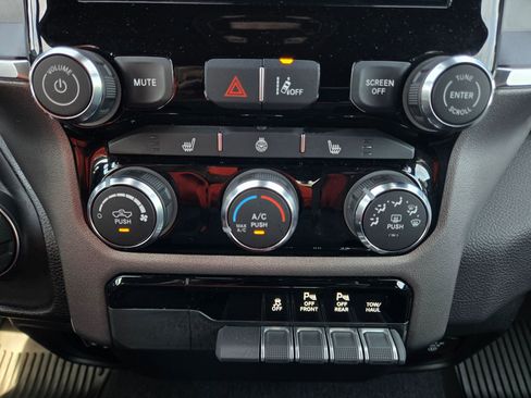Used 2025 RAM 1500 Big Horn AWD/4WD image 31