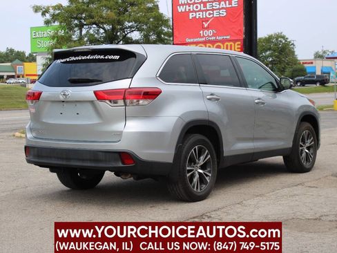 Used 2019 Toyota Highlander AWD V6 image 5