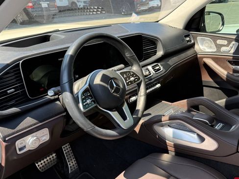 Used 2023 Mercedes-Benz GLS 450 4MATIC image 2