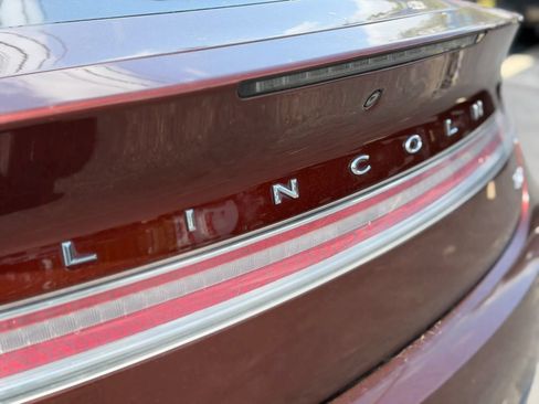 Used 2016 Lincoln MKZ w/ Equipment Group 300A Reserve FWD image 10