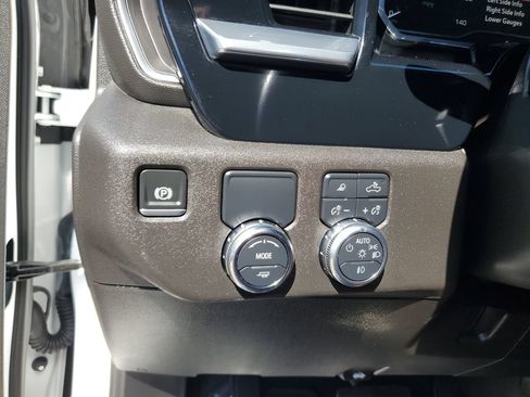 Used 2025 GMC Sierra 1500 SLT RWD image 30