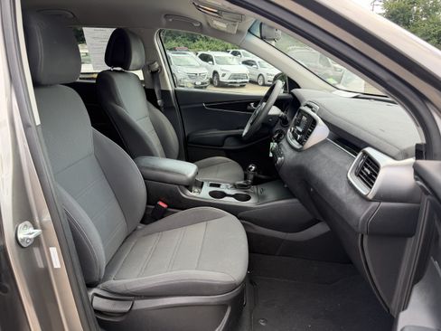 Used 2016 Kia Sorento LX AWD/4WD image 11