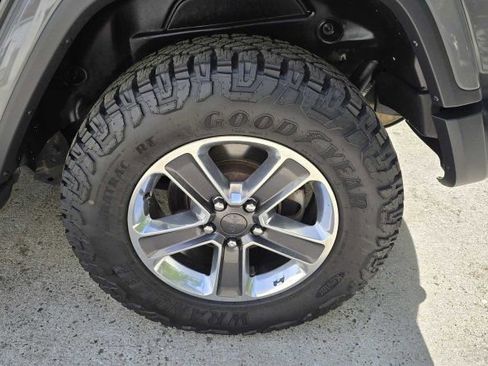 Used 2020 Jeep Wrangler Unlimited Sahara image 10