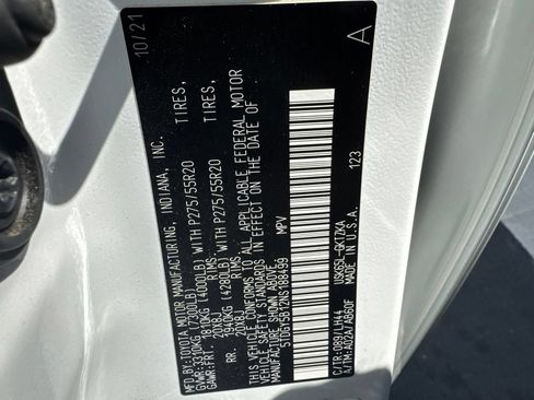 Used 2022 Toyota Sequoia Platinum AWD/4WD image 4