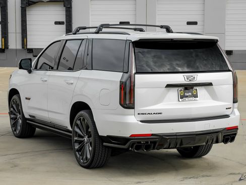 Used 2025 Cadillac Escalade V w/ LPO, Floor Liner Package image 9