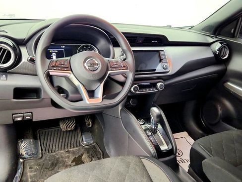 Used 2019 Nissan Kicks SV FWD image 12